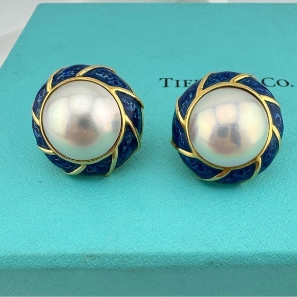 Vintage Tiffany & Co. Mabe Pearl Clip Earrings Blue Enamel 18k Yellow Gold 23g - Picture 1 of 6